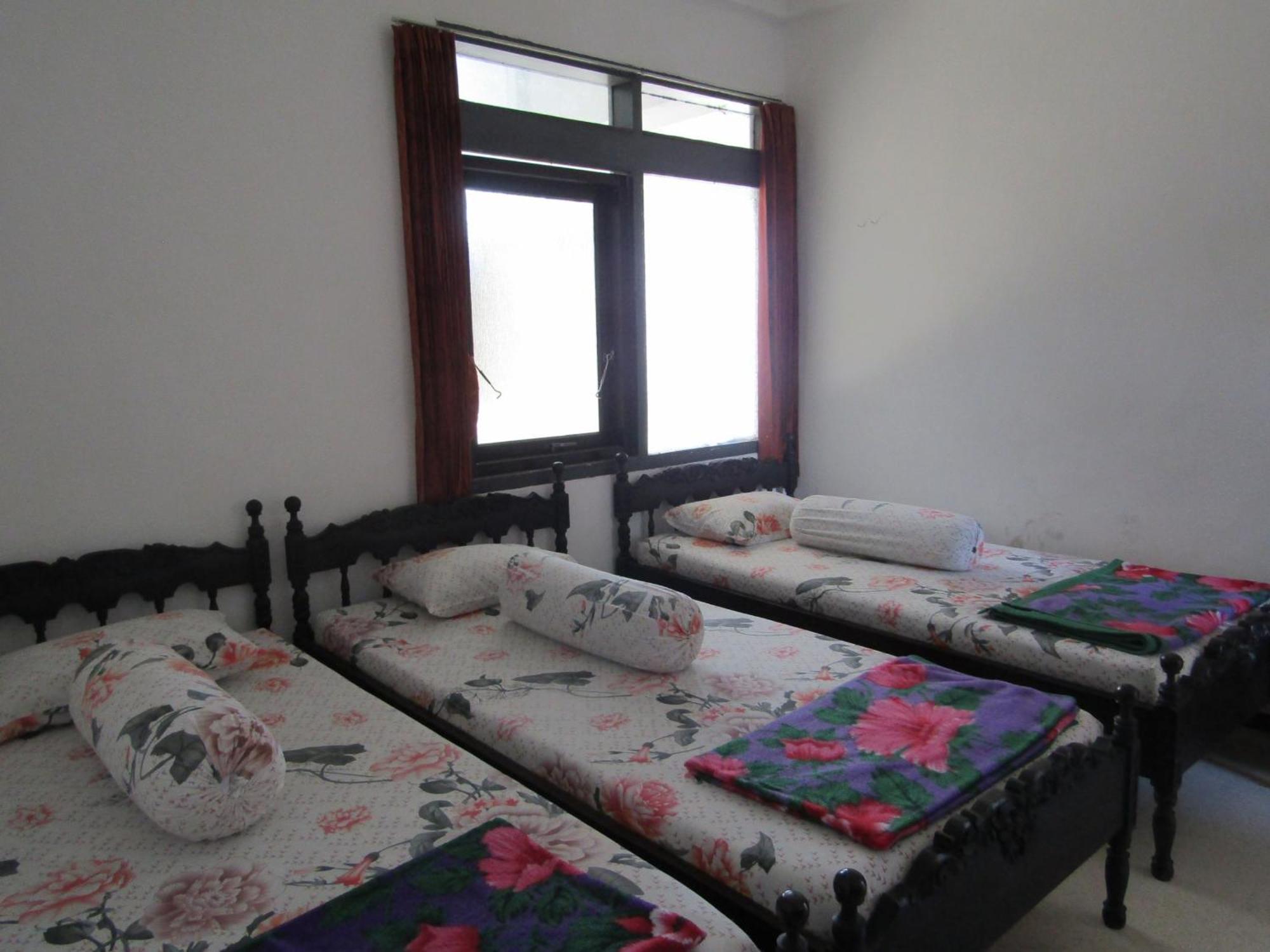 סרנגן Hotel Pantes מראה חיצוני תמונה